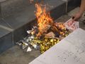 1280px-Burning-money-and-yuanbao-at-the-cemetery-3249.JPG